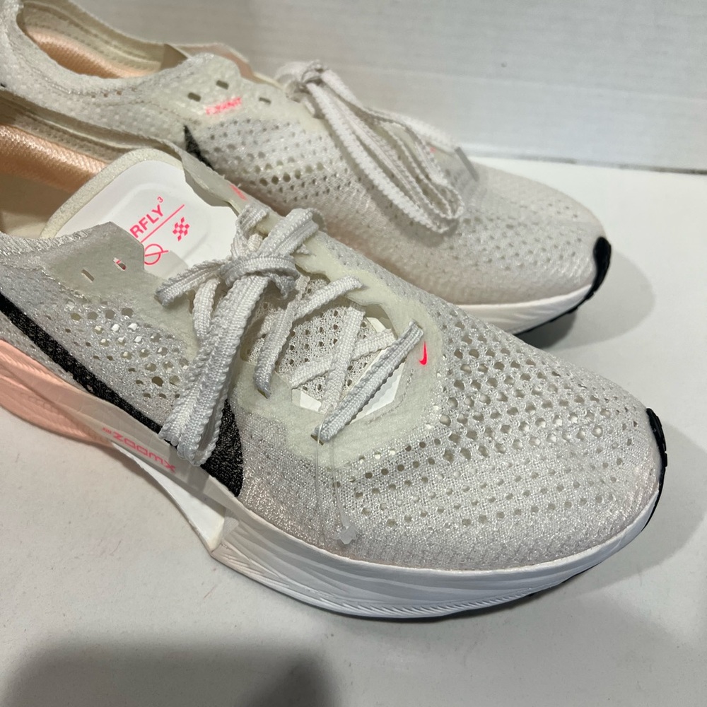 Nike ZoomX Vaporfly Next% 3 road racing shoe white and pink Size W9